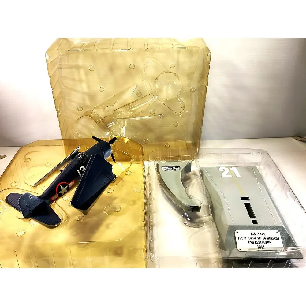 Gearbox Toys 1943 US NAVY F6F-3 HELLCAT #13 of VF-16 Coin Bank With Stand, Usedt